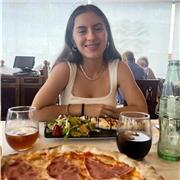 Una joven que cuenta con la titulación de bachillerato. Con muchas ganas de enseñar a niñ@s.
